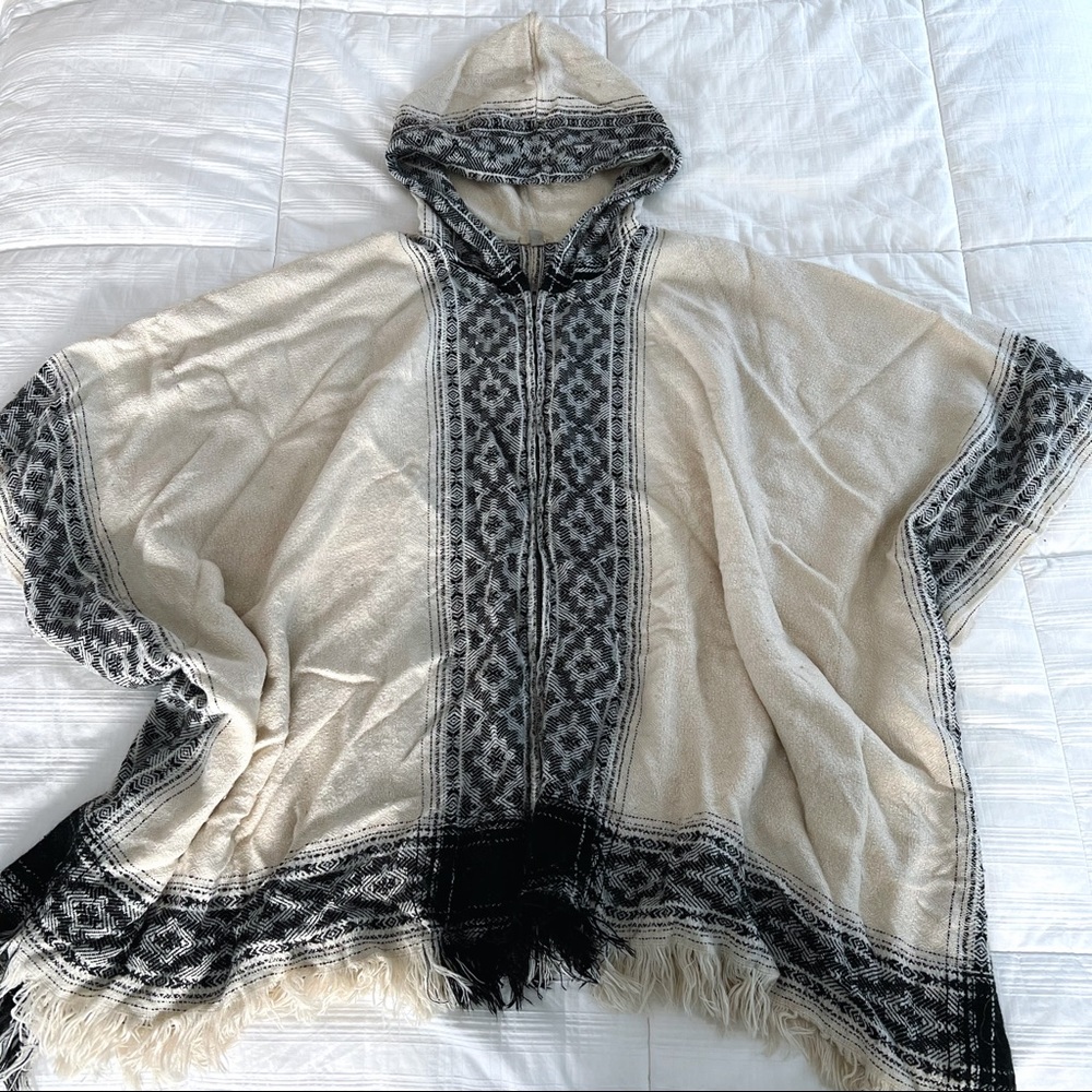 UO ZIP UP PONCHO